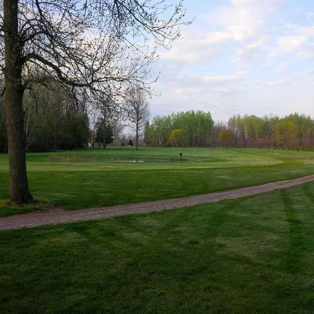 Big Cedar Golf & Country Club in Innisfil