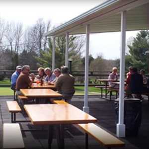 SummerHeights GL: clubhouse patio